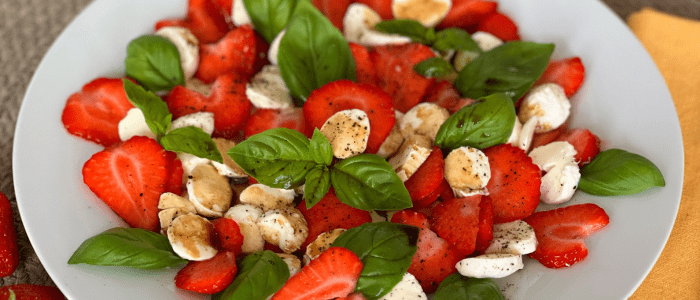 Rezept_zum_Kurzzeitfasten_-_Erdbeer_Caprese_Salat_nur_ 250_kcal Erdbeer Caprese Salat - Ein Rezept zum Kurzzeitfasten mit dem Turbo-Fasteentag mit nur 250 kcal