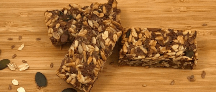 Homemade Koernerriegel mit vielen Ballaststoffen Homemade Koernerriegel mit vielen Ballaststoffen