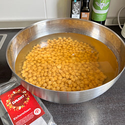 Waessern der Kirchererbsen- 12 von 12 im Mai 2022 von Sonja Fuchs alias Fuchsmunter Waessern der Kirchererbsen- 12 von 12 im Mai 2022 von Sonja Fuchs alias Fuchsmunter