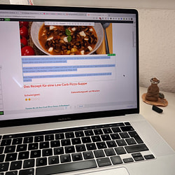 Feinschliff_von_Low_Carb_Rezept_Pizza_-_Suppe_12 von 12 im September 2022 von Sonja Fuchs alias Fuchsmunter Feinschliff_von_Low_Carb_Rezept_Pizza_-_Suppe_12 von 12 im September 2022 von Sonja Fuchs alias Fuchsmunter