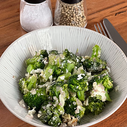 Die schnelle Brokkoli-Feta-Pfanne ist kalorienarm und dennoch sättigend – ideal für Abnehmziele und Kurzzeitfasten.