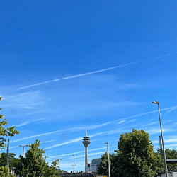 Say Hello zum Rheinturm von Duesseldorf 12 von 12 im Juni 2022 von Sonja Fuchs alias Fuchsmunter Say Hello zum Rheinturm von Duesseldorf 12 von 12 im Juni 2022 von Sonja Fuchs alias Fuchsmunter