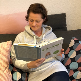 lSonja Fuchs lesend in Schlank und Gesund mit der Doc Fleck Methode 2021_01_22 Sonja Fuchs lesend in Schlank und Gesund mit der Doc Fleck Methode 2021_01_22