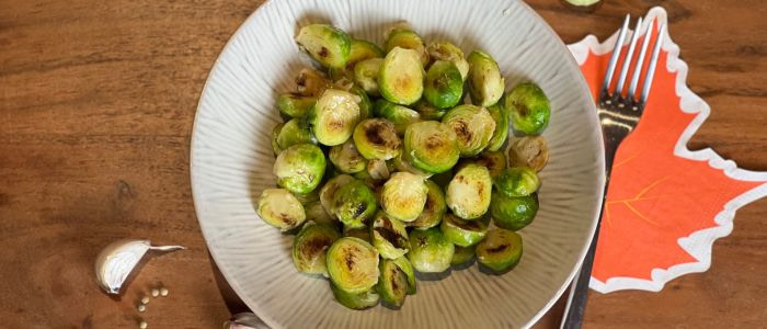 Rosenkohl-Pfanne mit Parmesan – ein leichtes, leckeres Gericht mit nur 200 kcal. Perfekt für den Turbo-Fastentag und optimal für Kurzzeit- und Intervallfasten geeignet.